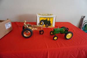 lot 95 image: John Deere Ertl Golden A, D &amp 40 tractors
