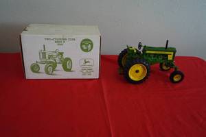 lot 96 image: John Deere 720 Tractor in box, 1990 2 cylinder Expo