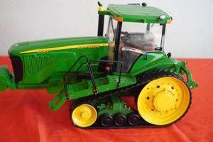 lot 98 image: John Deere 8520 T tractor
