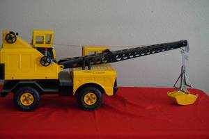 lot 100 image: Tonka Crane with clam line bucket