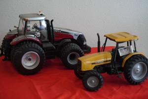 lot 103 image: Cat Challenger MT 455 and Case 340