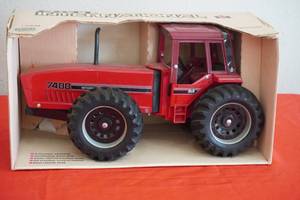 lot 104 image: IH 7488 22 Tractor 116th scale