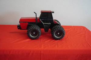 lot 112 image: IH Case 4994 Tractor wduals