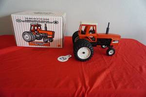 lot 116 image: Ertl Allis Chalmers 7080 wtriple duals 116th scale