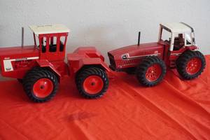 lot 121 image: Case IH 3588 22 & 4366 tractors