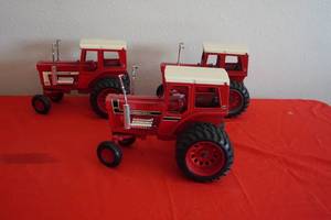 lot 129 image: IH 1468 and two 1568 tractors