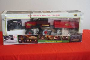 lot 131 image: Remote Control Heavy Duty Farm Set
