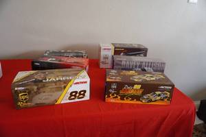 lot 140 image: Six NASCAR 124th scale model cars