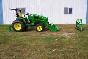 lot 156 image: John Deere 3033 4 x 4 w329 loader, only 148 Hrs, Cat II Hitch, Quick tach bucket and fork attachment This lot has an opening Bid of $18,000.
