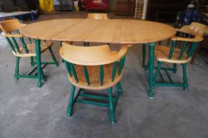lot 255 image: Dinette Table w2 leaves and four chairs
