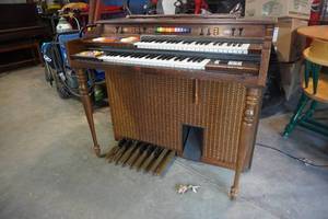 lot 256 image: Kimball Double Keyboard Organ wbench