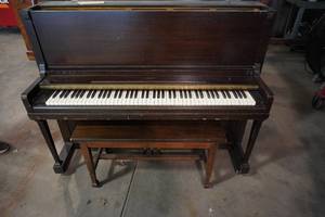 lot 257 image: Sargent Spinet Piano and bench