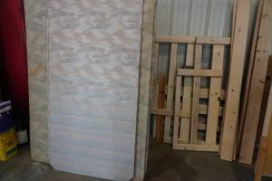 lot 263 image: Wood Bunk Bed Set, Single over double wdrawers