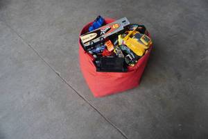 lot 284 image: Bag of Hot Wheels cars and trucks