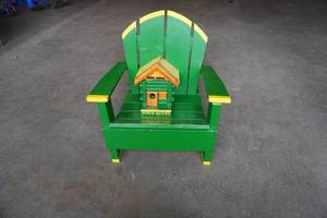 lot 286 image: John Deere Chair and kids cabin, hinge roof for toys