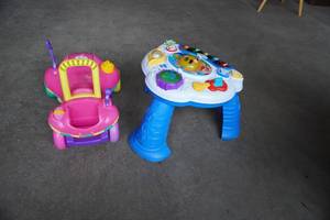 lot 287 image: Poly toy car and activity station