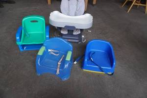 lot 292 image: Three booster seats and high chair