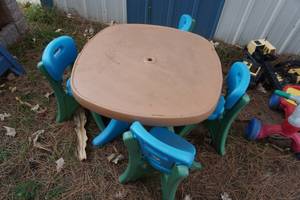 lot 325 image: Small Poly table and four chairs