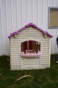 lot 330 image: Step 2 Barbie Playhouse
