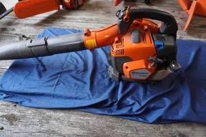 lot 335 image: Husqvarna 525BX Hand held gas blower