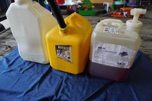 lot 339 image: Proline Wash, Diesel container, 5 gal poly gas can