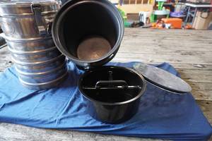 lot 345 image: Yeti 5 Gal pail & tray, Coors Light metal 5 gal cooler