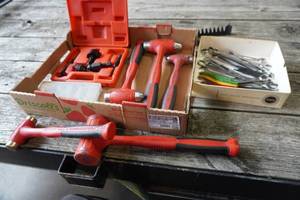 lot 352 image: Snap On Poly Hammers & Nesco power steering kit