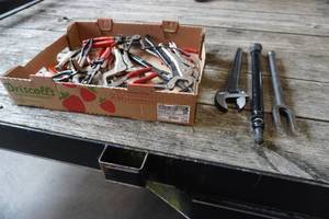 lot 353 image: Vise Grips, pliers, snips and more