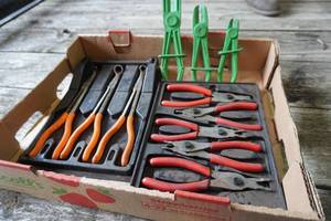 lot 357 image: Snap On Pliers set, Matco Needle nose pliers set