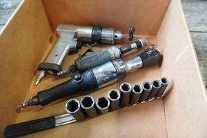 lot 359 image: Snap On air rachet, Fittings, Drill 38 Craftsman sockets