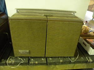 lot 1 image: Zenith Portable Record Player