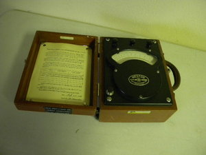 lot 9 image: Voltmeter ACDC