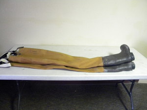 lot 10 image: Mens size 8 waders GS
