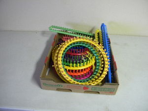 lot 13 image: Plastic looms circles & straights
