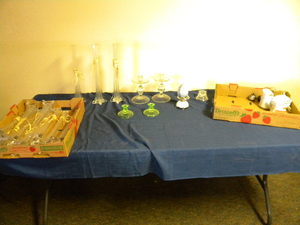 lot 30 image: Milk glass Pitcher, glasses, vases