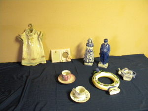 lot 33 image: Blue Figures, Coffee cup sets, misc