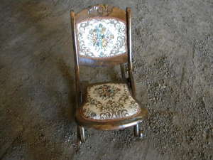 lot 71 image: Folding sewing rocker