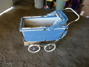 lot 73 image: Old Fashioned buggy