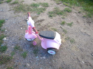 lot 82 image: Pink plastic pedal trike-Radio Flyer