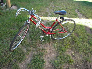 lot 92 image: Schwinn Red Varsity 10 sp. 27 bike