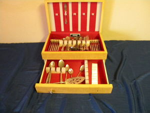lot 101 image: Holmes & Edward Deep Silver set-inlaid
