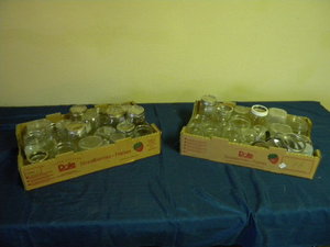 lot 110 image: Pints & Quart jars-some lids