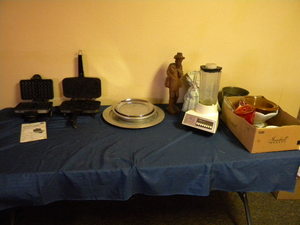 lot 113 image: Waffle irons,trays,blender,clothepins