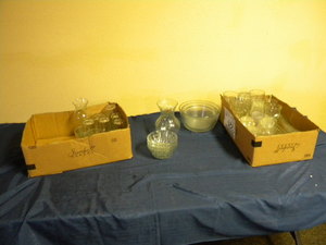 lot 117 image: Anchor Hocking bowls,glasses & vases