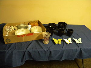 lot 122 image: Black dishes,butterflys,2 covered casseroles