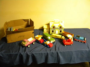lot 127 image: Plastic toys, Fisher Price playhouse