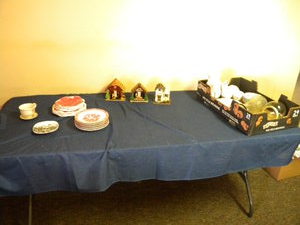 lot 147 image: Dishes, vases, weather houses