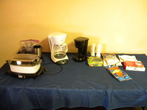 lot 150 image: 4 qt slow cooker, Bullet, coffee pot