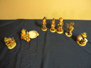lot 154 image: Seven W Goebel Figurines