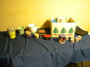 lot 159 image: Vases, Christmas dcor, containers